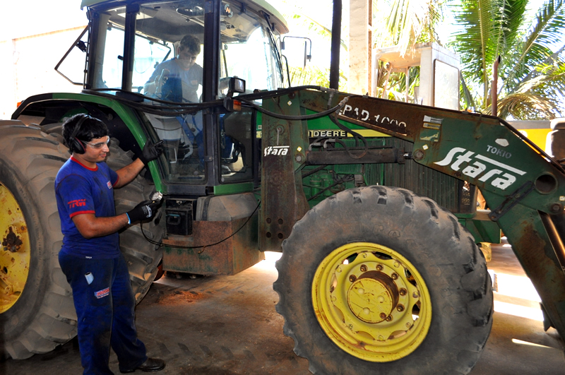 Manutenção de Máquinas Pesadas e Caminhões Caçamba 